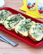Горячие бутерброды со шпротами и сыром