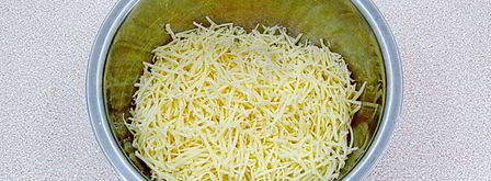 горячие бутерброды со шпротами и сыром. Шаг 2