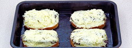 горячие бутерброды со шпротами и сыром. Шаг 7