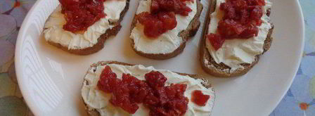 открытые бутерброды с творогом и сушеными томатами. Шаг 5