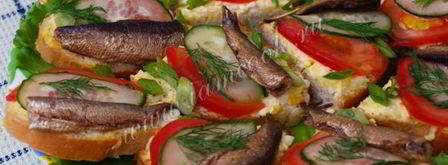 праздничные бутерброды со шпротами. Шаг 8