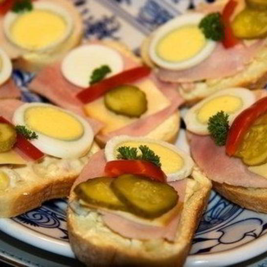 Рецепт вкусного сочного бутерброда с ветчиной