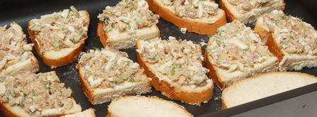 запеченные бутерброды с рыбой. Шаг 4