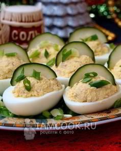 Яйца, фаршированные печенью трески
