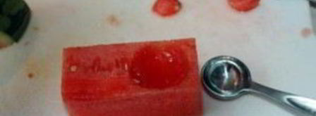 греческий сыр с мятой в арбузе. Шаг 3