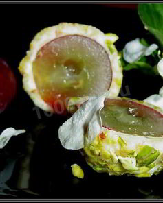 Канапе с сыром и виноградом