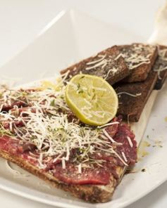 Карпаччо из говядины на лопаточной кости