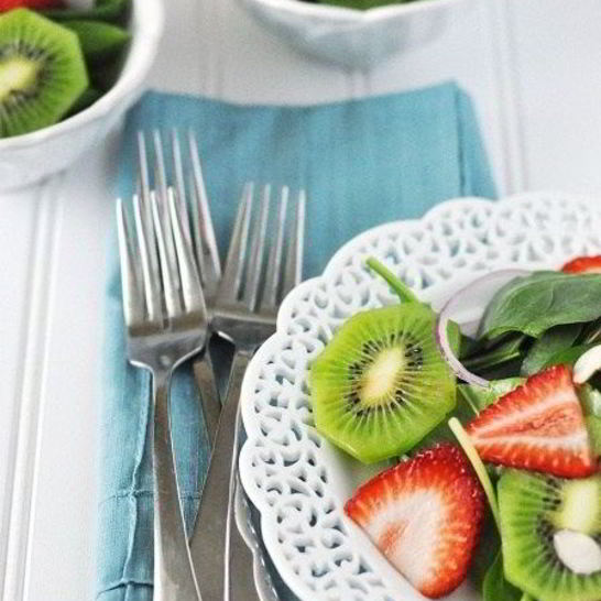 Рецепт карпачча из киви и клубники с физалисом