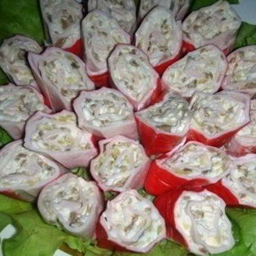 Крабовые палочки, фаршированные грибами и яйцом
