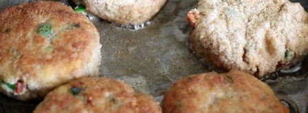 мясные биточки с баклажанами, паприкой и зеленым луком. Шаг 6