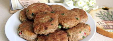 мясные биточки с баклажанами, паприкой и зеленым луком. Шаг 8