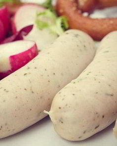 Нежные куриные сосиски по-домашнему