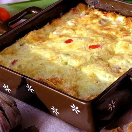 Рецепт фриттаты осенней с лососем, сладким перцем и луком-пореем