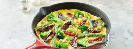 фриттата с брокколи, спаржей и вялеными томатами. Шаг 6