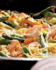 Фриттата с лососем и спагетти