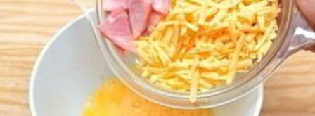 омлет без молока в микроволновке. Шаг 3