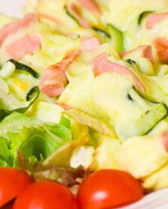 Омлет из кабачков с ветчиной и сыром