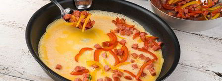 омлет с колбасой и сладким перцем. Шаг 4