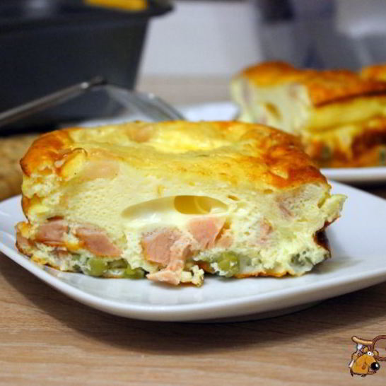 Рецепт омлета с копченым мясом и зеленым горошком