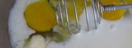 омлет с крабовыми палочками. Шаг 2