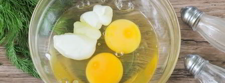 омлет с майонезом на сковороде. Шаг 4