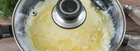 омлет с майонезом на сковороде. Шаг 7