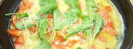 омлет с помидорами и рукколой алонзо. Шаг 5