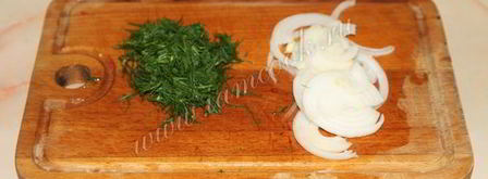 омлет с помидорами, луком и укропом. Шаг 4