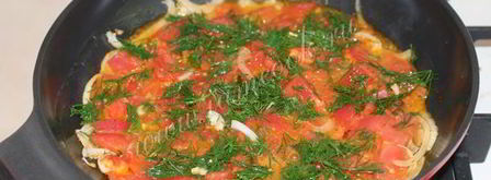 омлет с помидорами, луком и укропом. Шаг 9