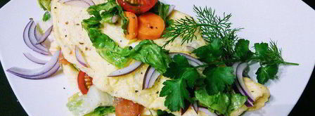 омлет с салатом и копченым лососем. Шаг 5