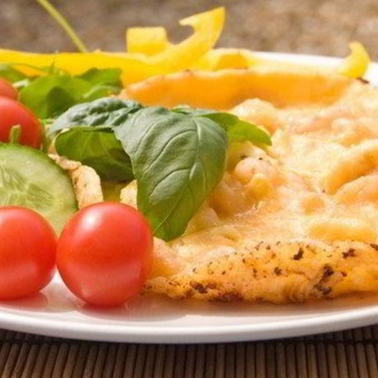 Рецепт омлета с сыром, курицей и помидорами