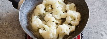 омлет с цветной капустой на сковороде. Шаг 5