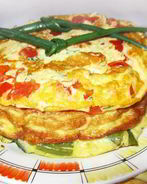 Омлет с тунцом и помидорами