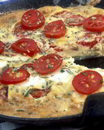 Омлет с творогом на сковороде