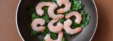 омлет со шпинатом и креветками. Шаг 4