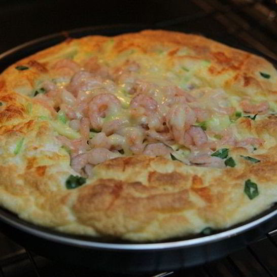 Рецепт пышного омлета с кабачком и креветками