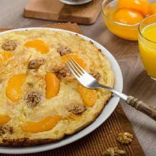 Рецепт воздушного омлета с персиками, орехами и имбирем