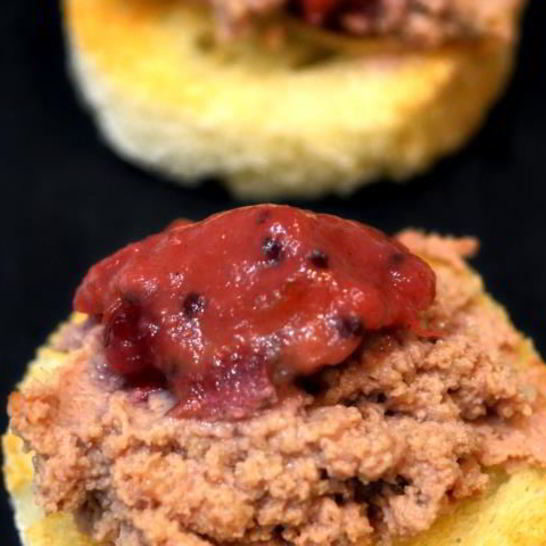 Рецепт паштета из фермерской куриной печени с мармеладом из красного крыжовника и смородины