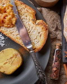 Паштет из гуся с джемом из айвы