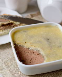 Паштет из куриной печени с оливками и коньяком