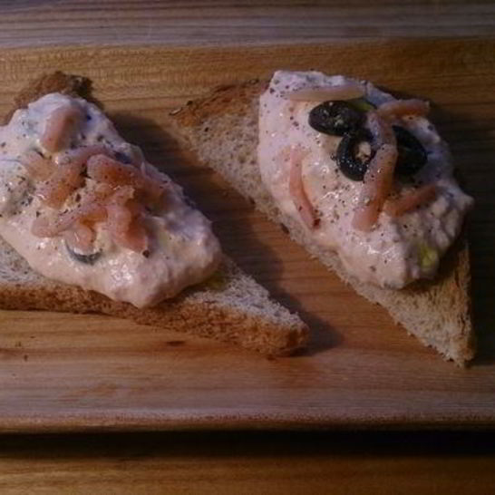 Рецепт паштета из слабосоленой семги с томатами и маслинами