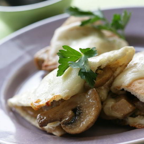 Рецепт питы, запеченной с грибами, в сливочном соусе