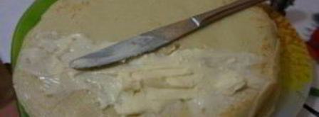 блинные роллы со сливочным сыром и красной рыбой. Шаг 3