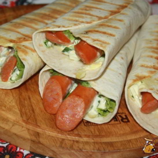 Рецепт гриля-роллов с острыми колбасками джинга-джинга