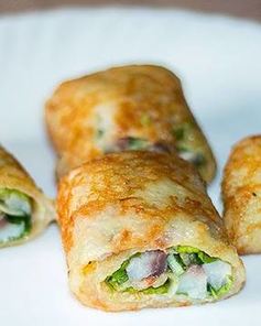 Картофельные роллы с сельдью и огурцом