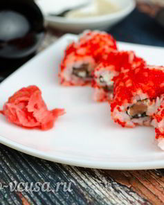 Масаго ролл с лососем и сыром