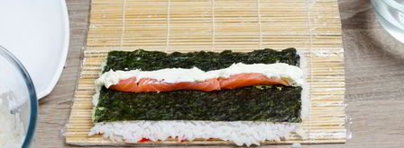 масаго ролл с лососем и сыром. Шаг 3