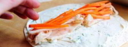 овощные роллы из лепешек тортильяс. Шаг 3