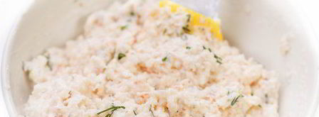 роллы из огурца с креветками, сливочным сыром и лососем. Шаг 6