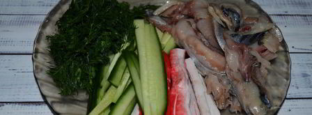 роллы навыворот со скумбрией. Шаг 4